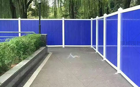 關注！PVC圍擋和彩鋼板圍擋的區別在哪里？別再花冤枉錢了！